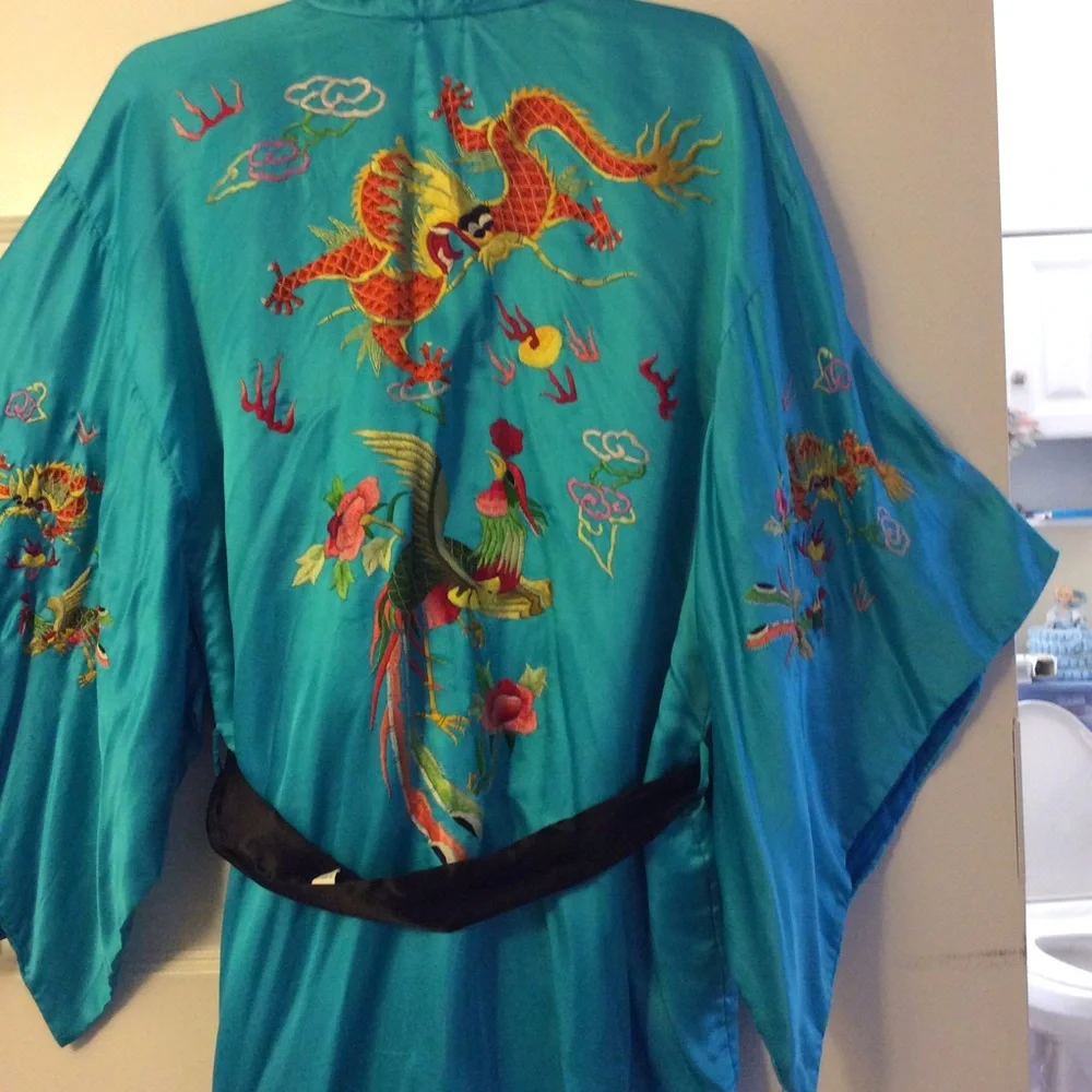 LovelySilk aqua Kimona with detailed embroidery - Picture 1 of 4